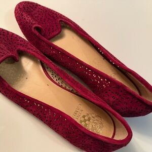 Vince Camuto Laser Cut Suede Flat SZ 11